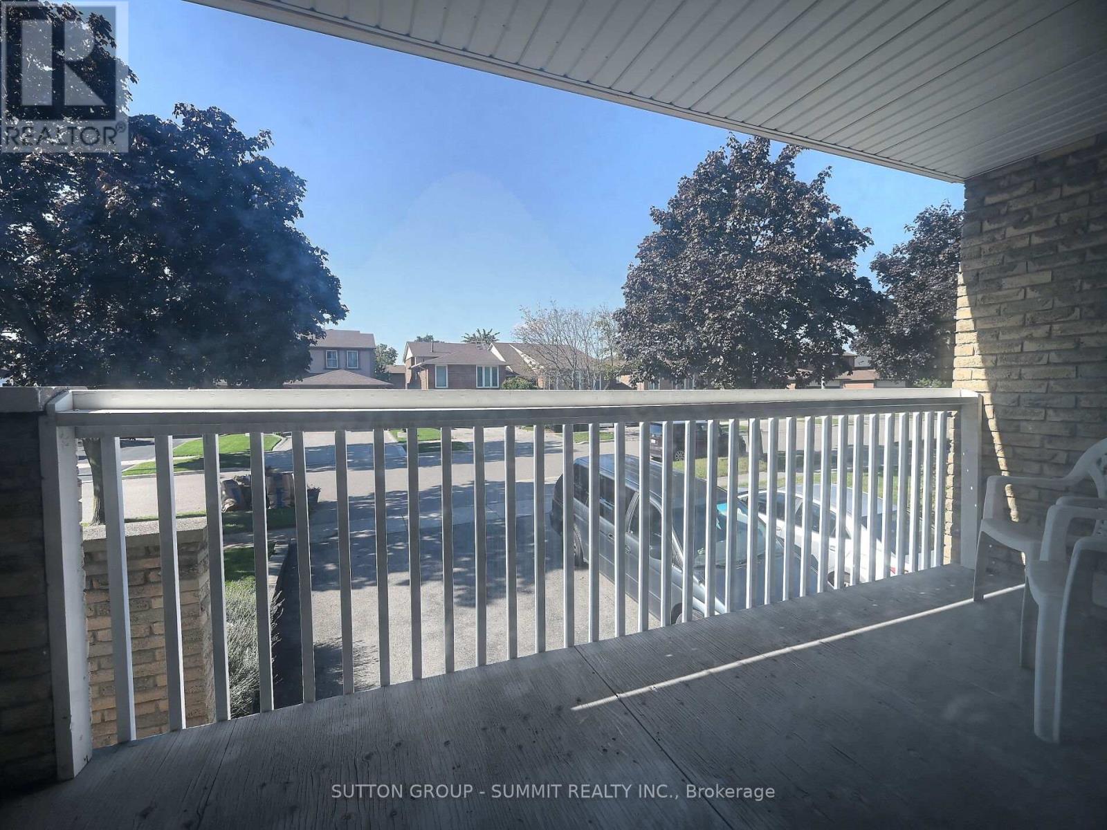 3232 Mccarthy Court, Mississauga, Ontario  L4Y 3Z6 - Photo 10 - W12437440