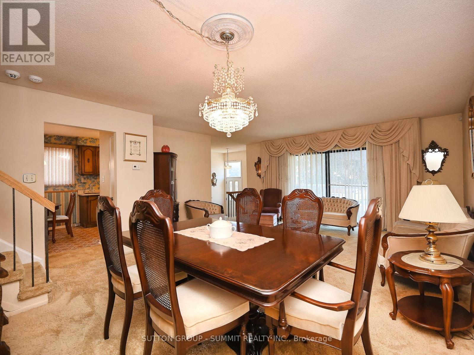 3232 Mccarthy Court, Mississauga, Ontario  L4Y 3Z6 - Photo 12 - W12437440