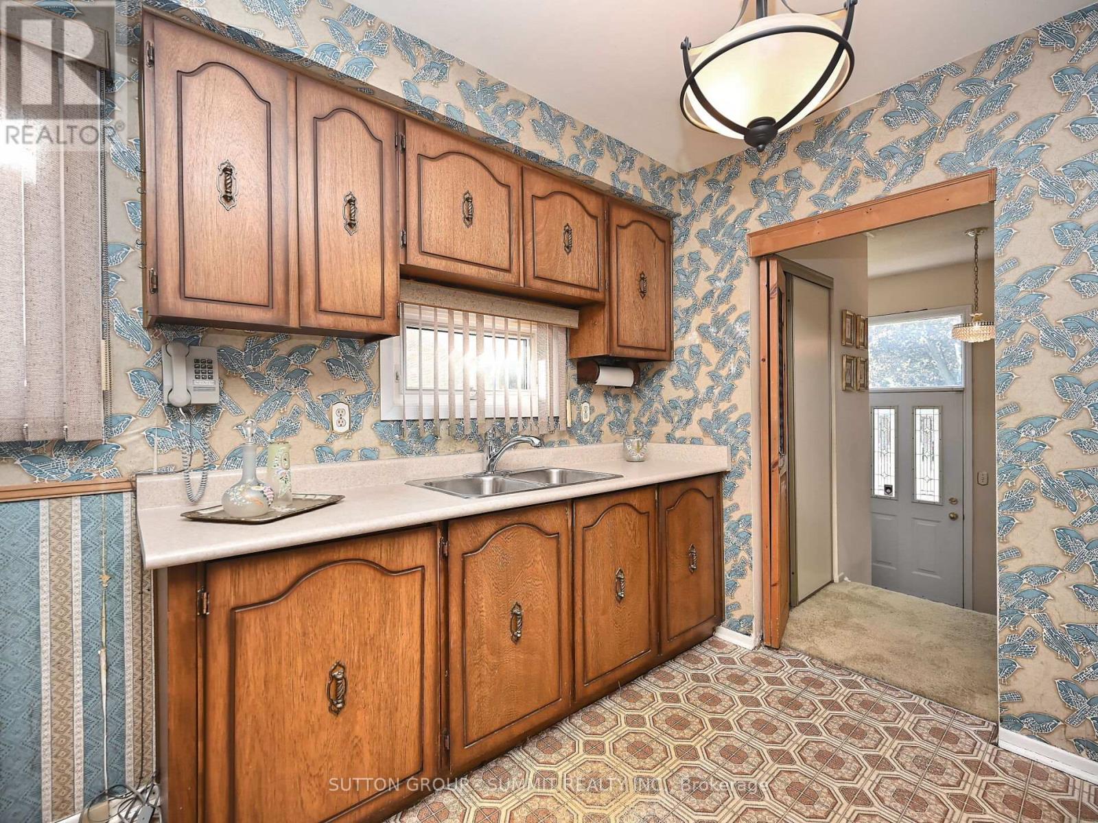 3232 Mccarthy Court, Mississauga, Ontario  L4Y 3Z6 - Photo 14 - W12437440
