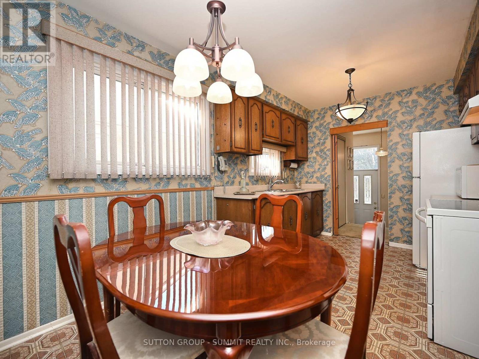 3232 Mccarthy Court, Mississauga, Ontario  L4Y 3Z6 - Photo 16 - W12437440