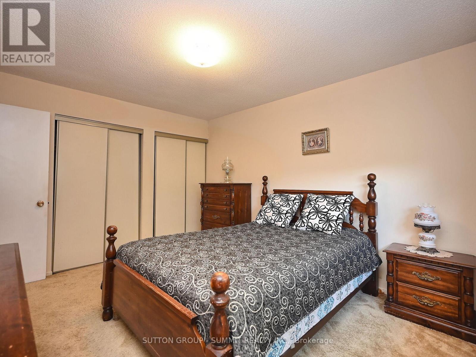 3232 Mccarthy Court, Mississauga, Ontario  L4Y 3Z6 - Photo 19 - W12437440