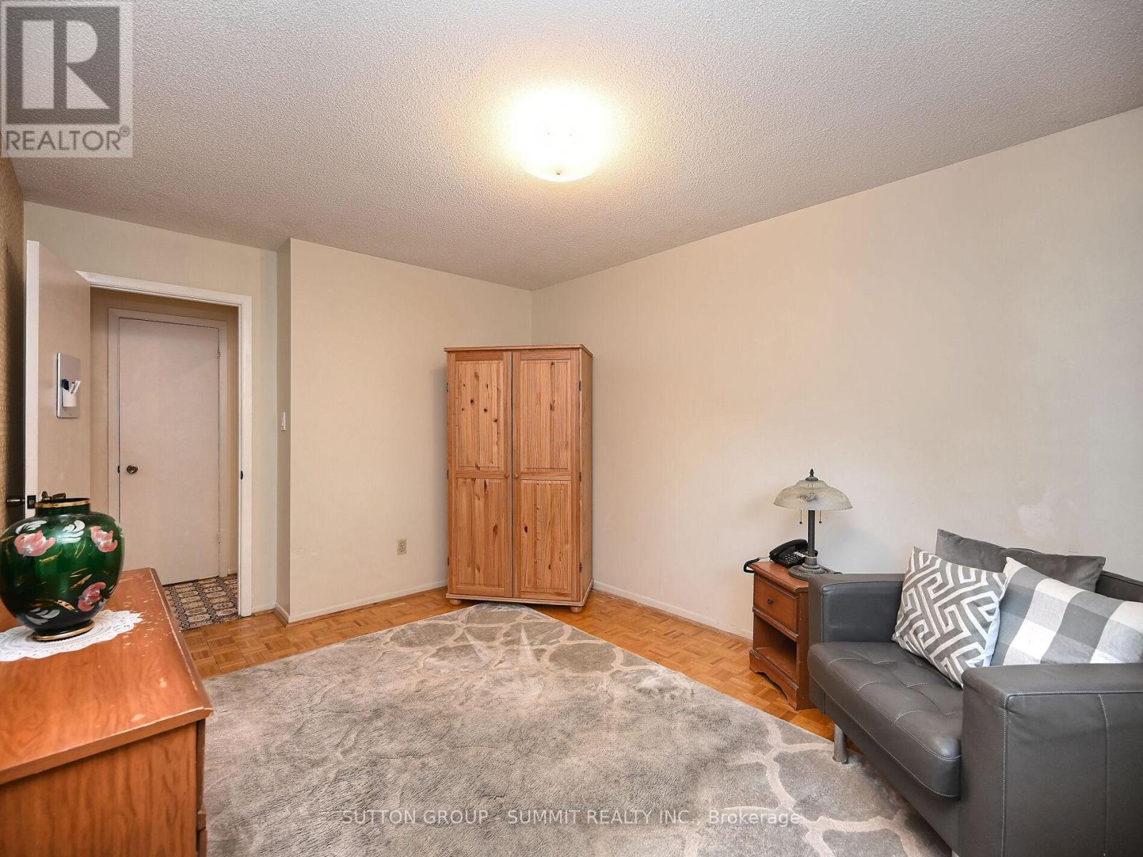 3232 Mccarthy Court, Mississauga, Ontario  L4Y 3Z6 - Photo 30 - W12437440