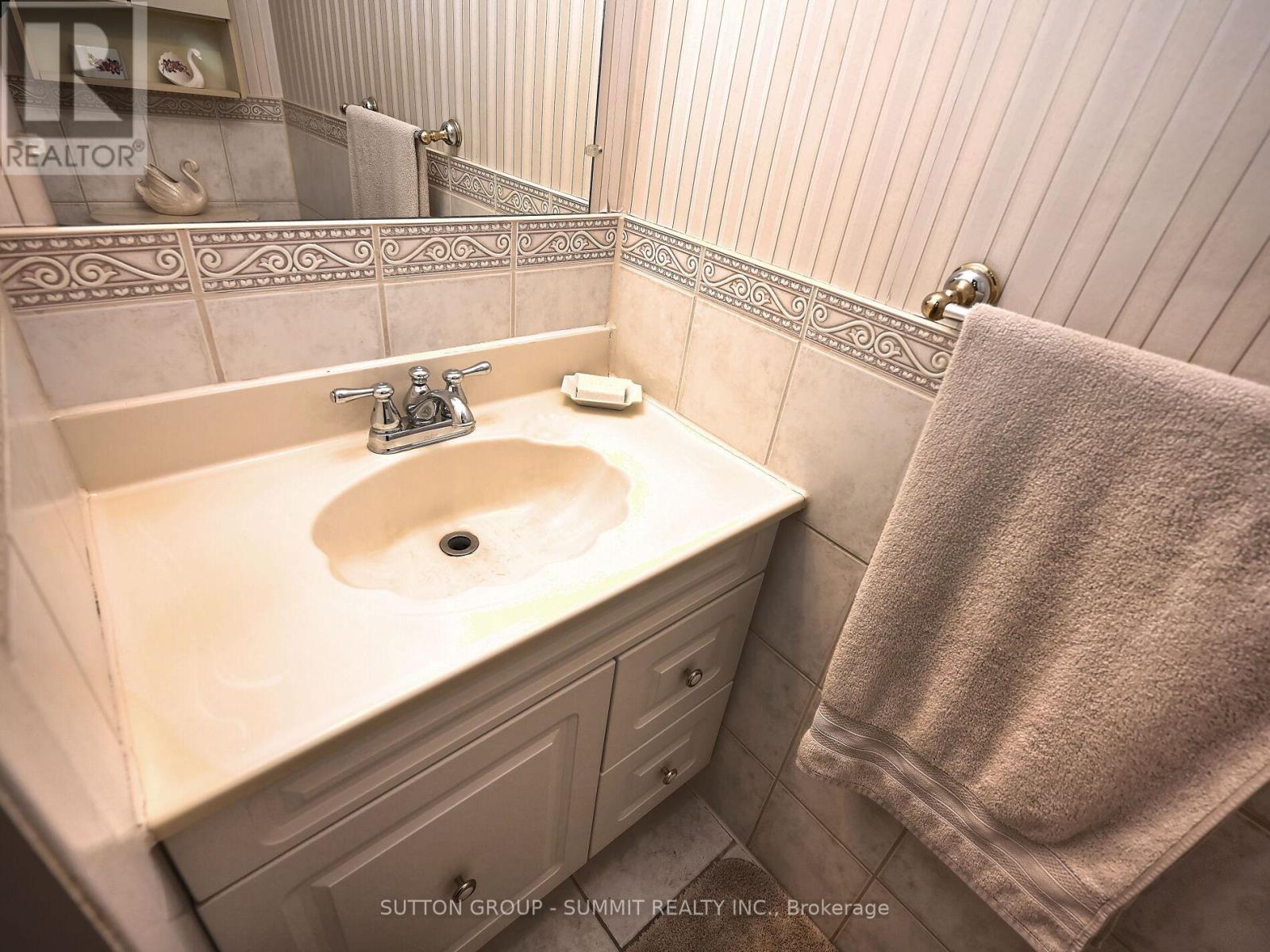 3232 Mccarthy Court, Mississauga, Ontario  L4Y 3Z6 - Photo 31 - W12437440