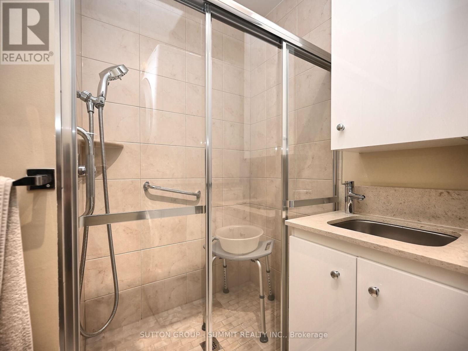 3232 Mccarthy Court, Mississauga, Ontario  L4Y 3Z6 - Photo 32 - W12437440