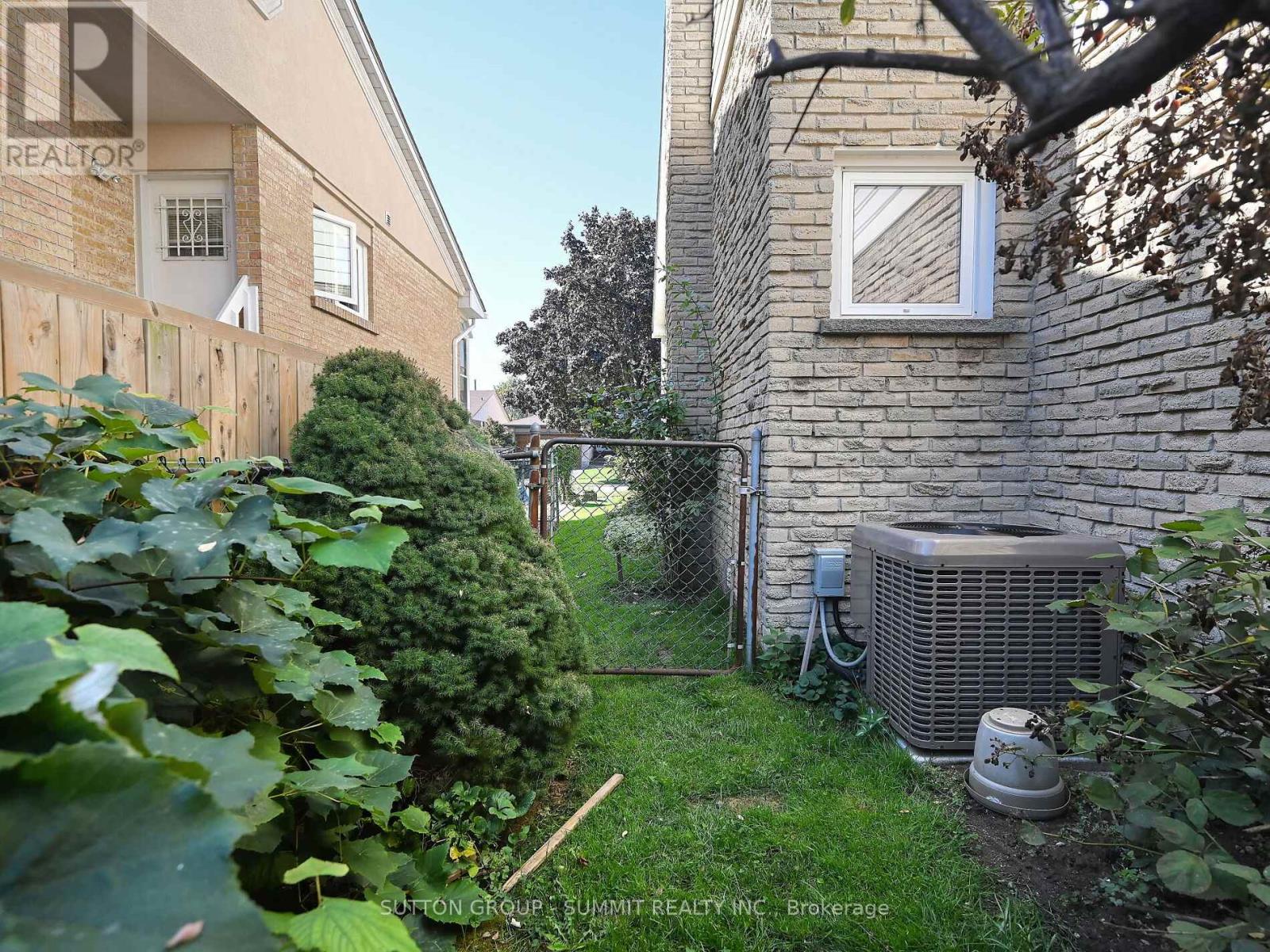 3232 Mccarthy Court, Mississauga, Ontario  L4Y 3Z6 - Photo 39 - W12437440