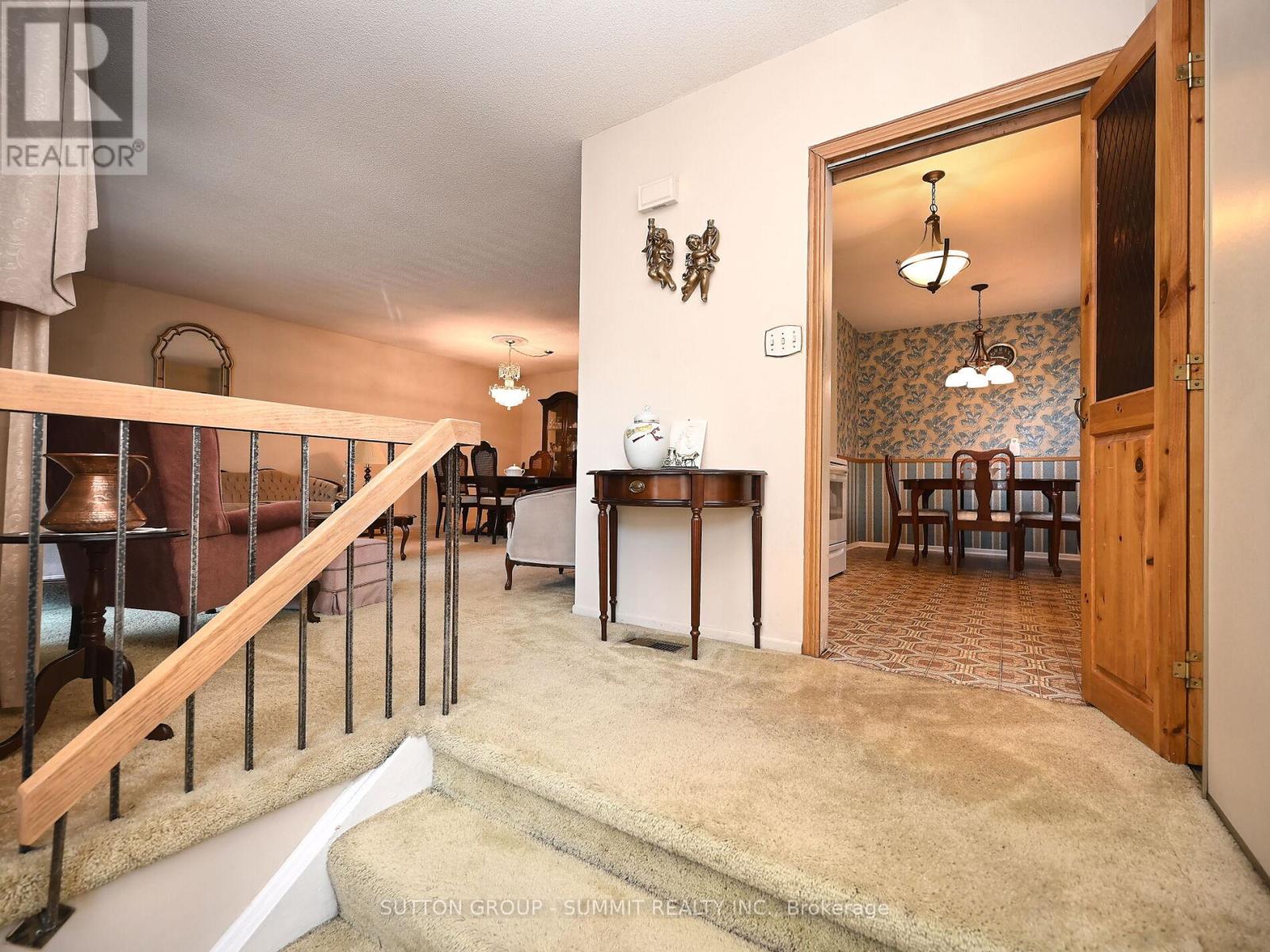 3232 Mccarthy Court, Mississauga, Ontario  L4Y 3Z6 - Photo 6 - W12437440