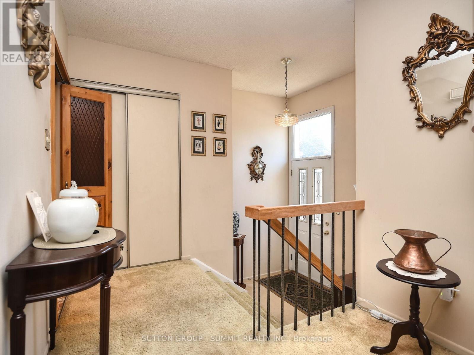 3232 Mccarthy Court, Mississauga, Ontario  L4Y 3Z6 - Photo 7 - W12437440
