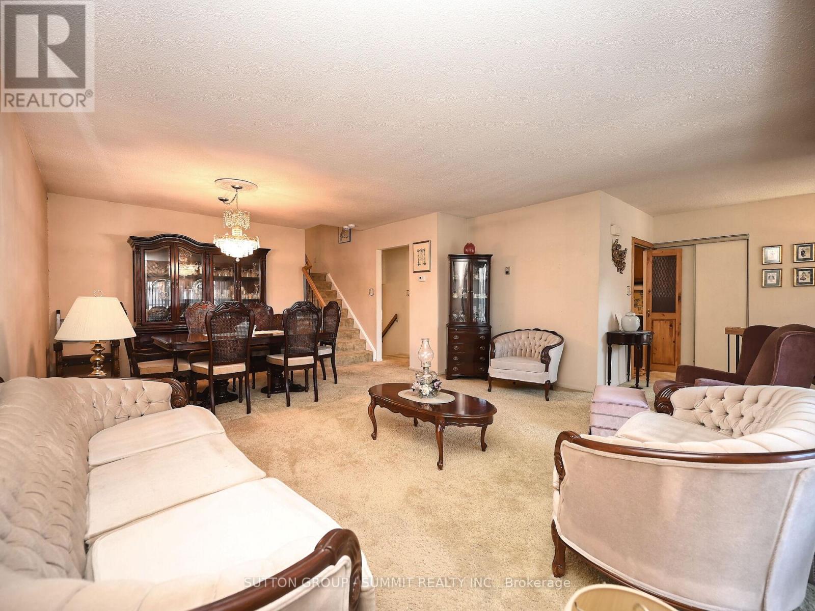 3232 Mccarthy Court, Mississauga, Ontario  L4Y 3Z6 - Photo 9 - W12437440