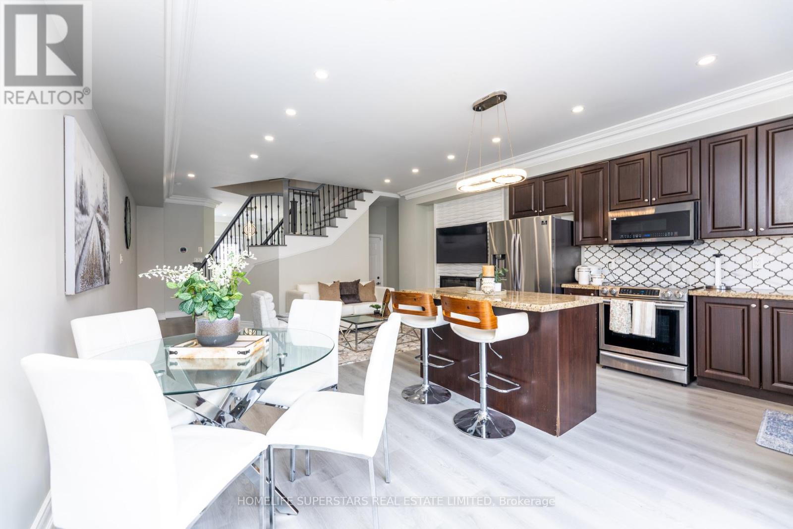 16 Brussels Avenue, Brampton, Ontario  L6Z 0A5 - Photo 6 - W12437460