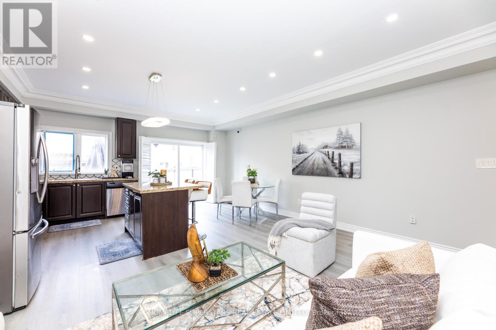16 Brussels Avenue, Brampton, Ontario  L6Z 0A5 - Photo 7 - W12437460
