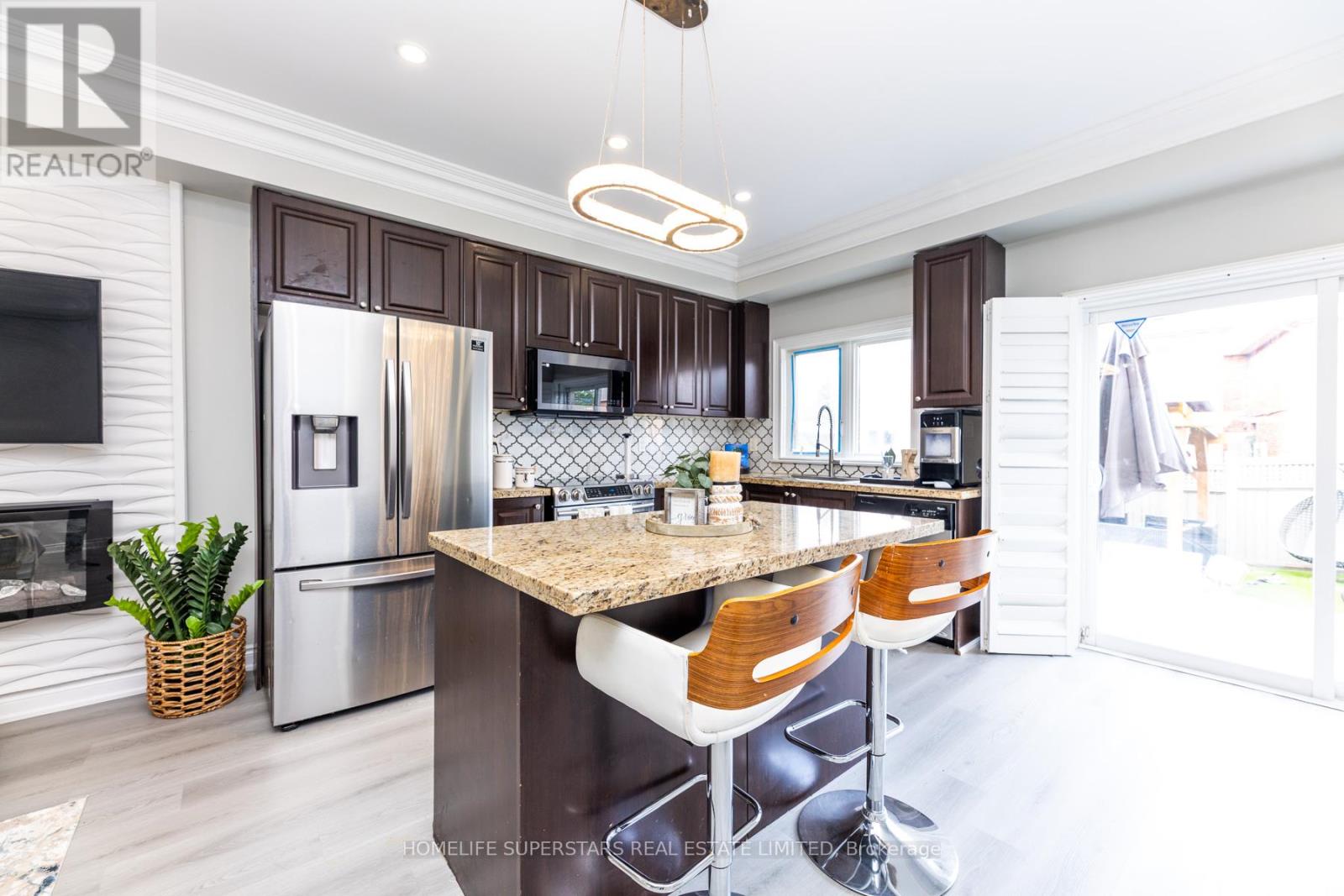 16 Brussels Avenue, Brampton, Ontario  L6Z 0A5 - Photo 8 - W12437460