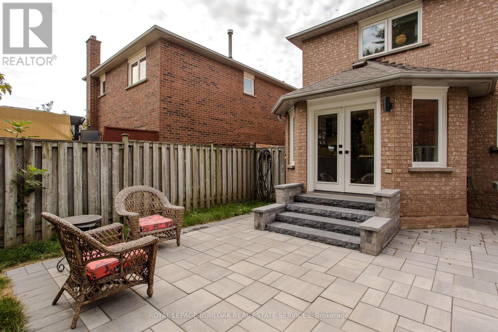 613 Fothergill Boulevard, Burlington, Ontario  L7L 6E3 - Photo 10 - W12437467