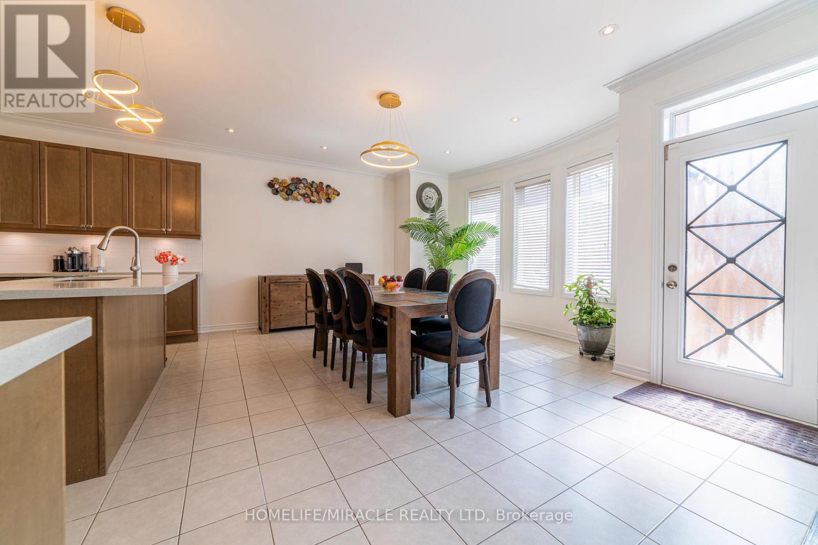 86 Junetown Circle, Brampton (Credit Valley), Ontario  L6X 0X6 - Photo 10 - W12437493