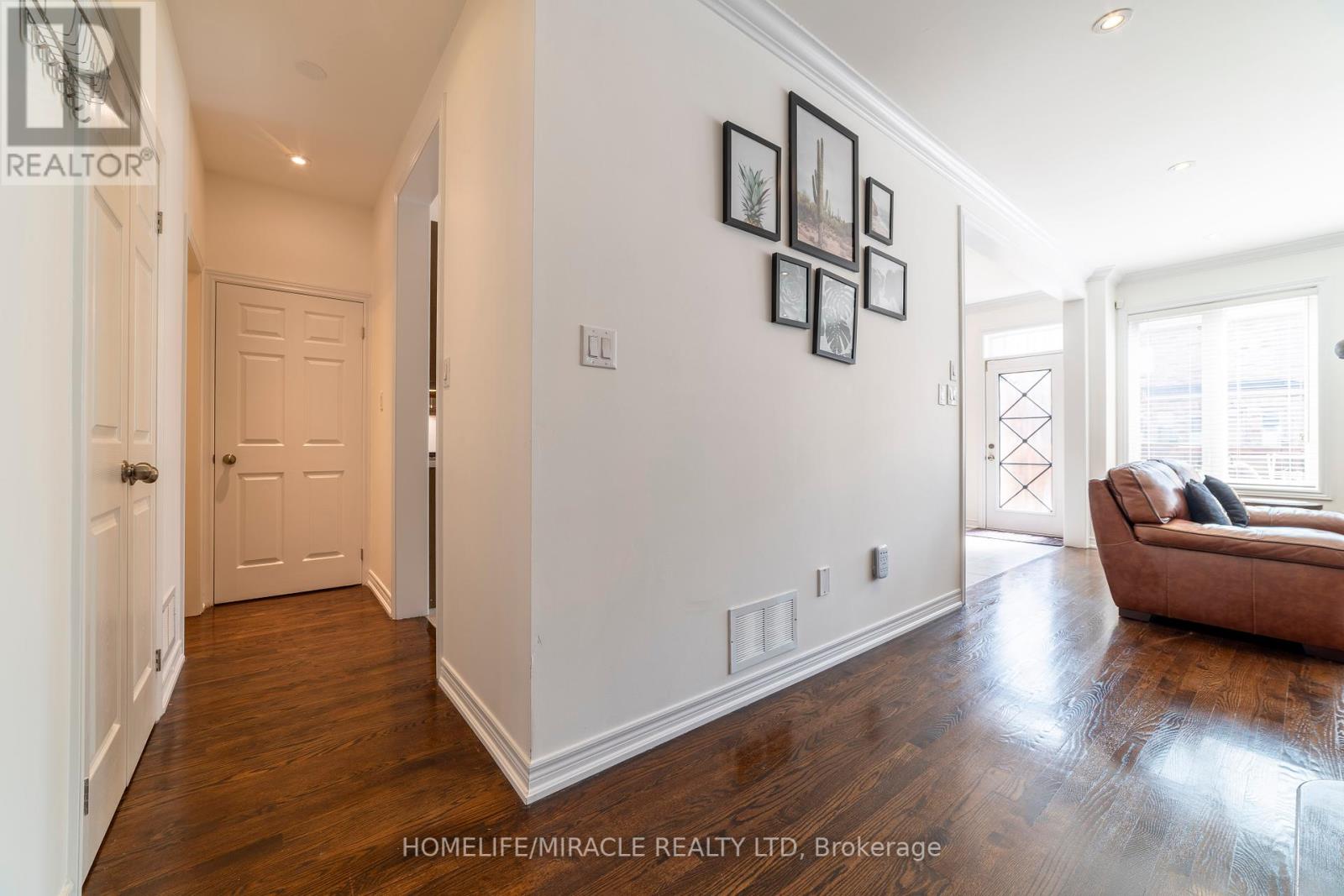 86 Junetown Circle, Brampton (Credit Valley), Ontario  L6X 0X6 - Photo 16 - W12437493