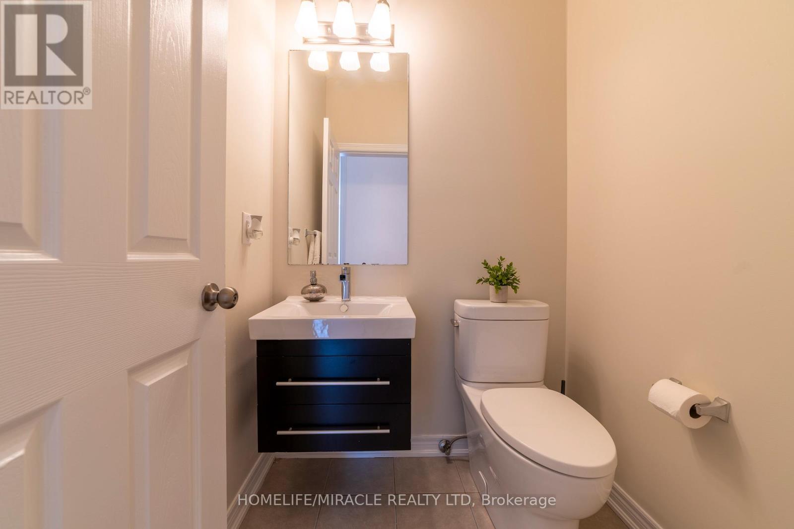 86 Junetown Circle, Brampton (Credit Valley), Ontario  L6X 0X6 - Photo 17 - W12437493