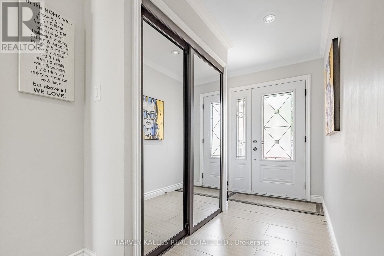 34 Greendust Court, Brampton, Ontario  L6S 5K2 - Photo 5 - W12437513
