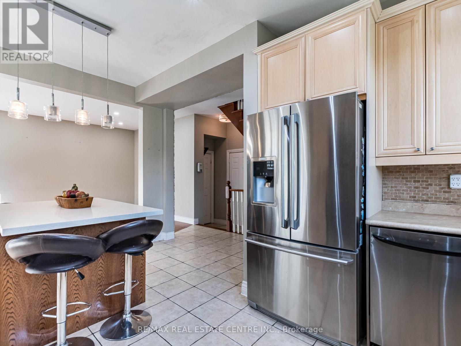 3927 Mayla Drive, Mississauga, Ontario  L5M 7Y9 - Photo 17 - W12437516