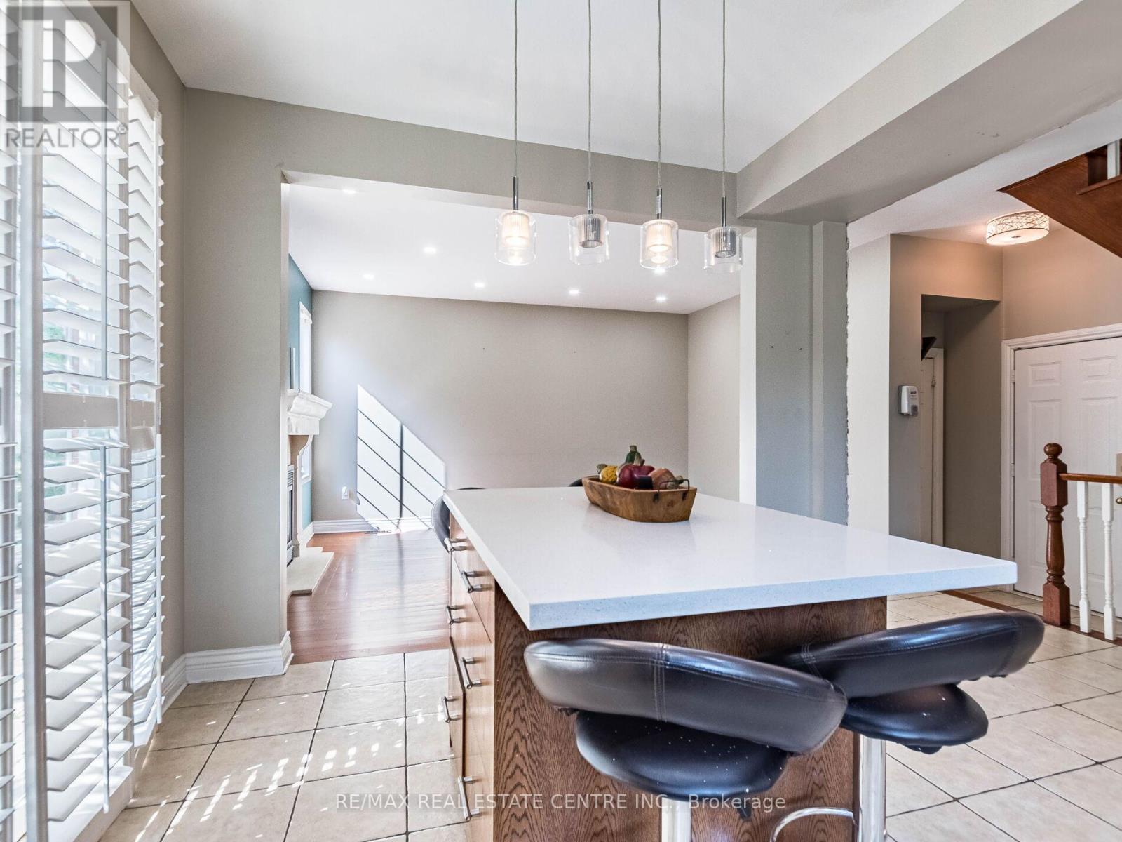 3927 Mayla Drive, Mississauga, Ontario  L5M 7Y9 - Photo 18 - W12437516