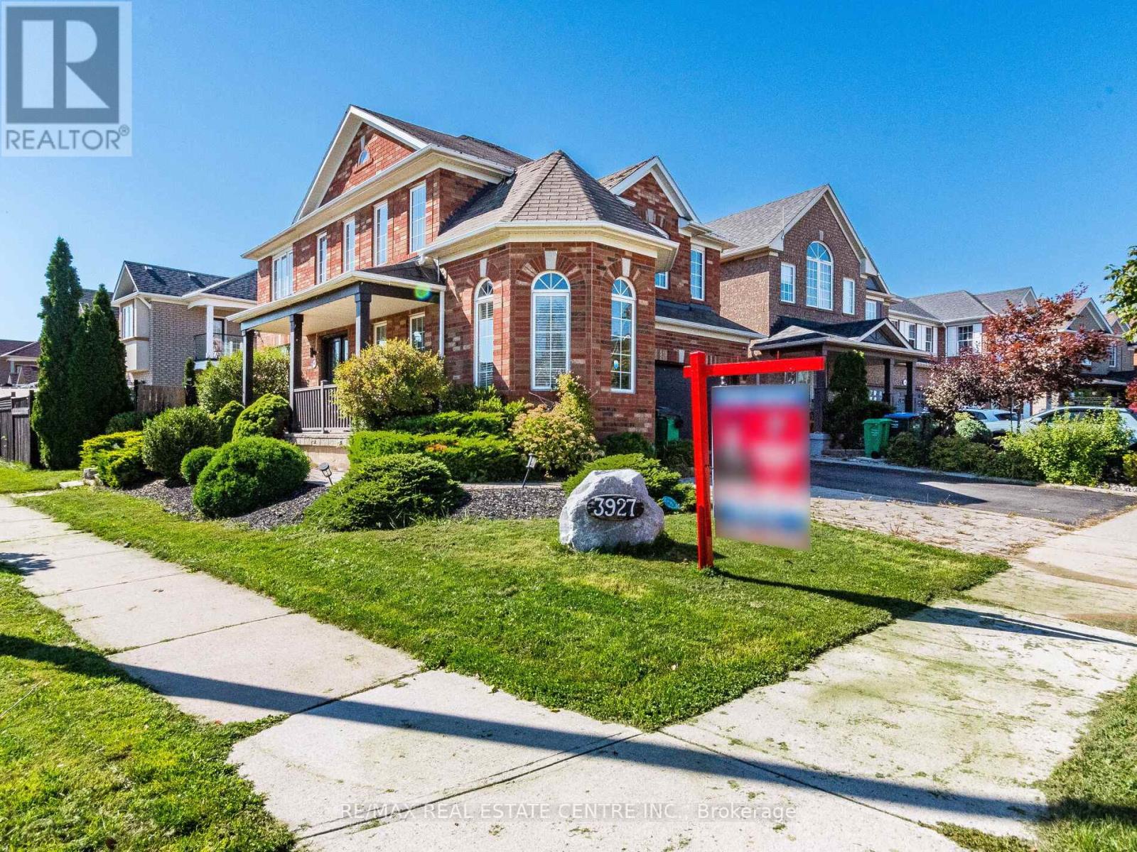3927 Mayla Drive, Mississauga, Ontario  L5M 7Y9 - Photo 2 - W12437516