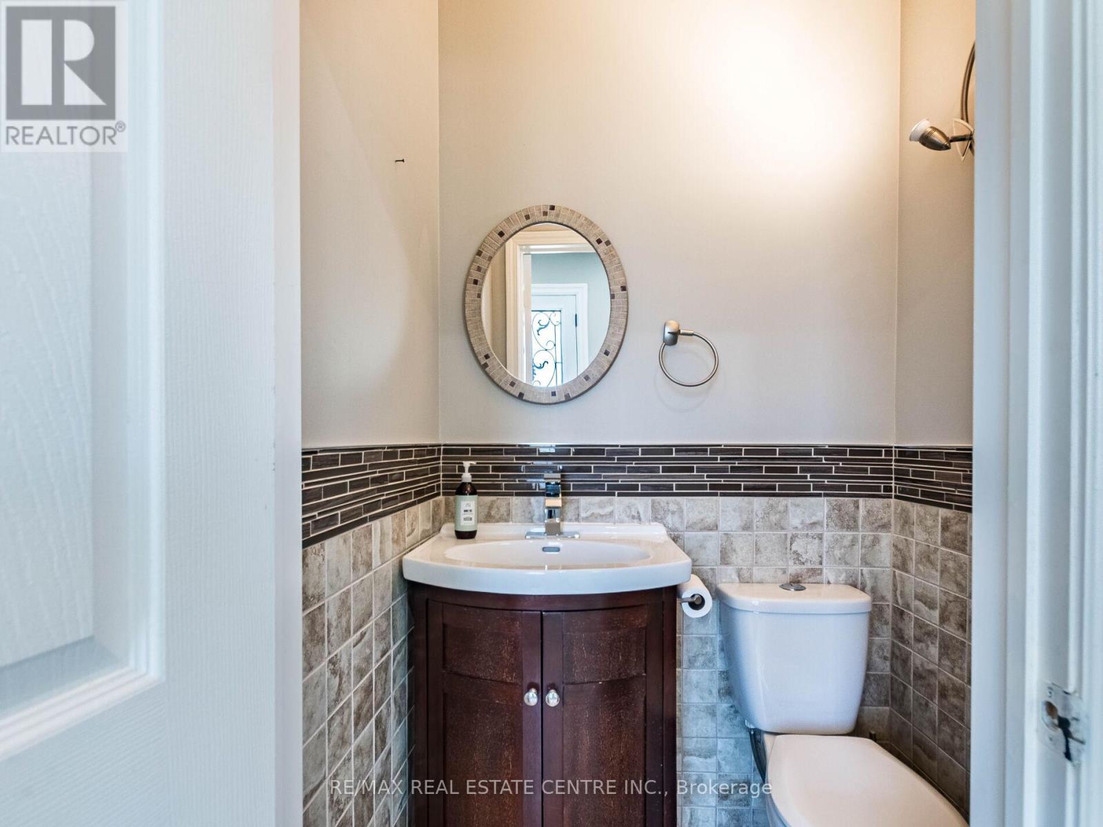 3927 Mayla Drive, Mississauga, Ontario  L5M 7Y9 - Photo 20 - W12437516