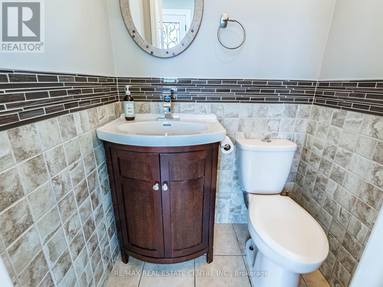 3927 Mayla Drive, Mississauga, Ontario  L5M 7Y9 - Photo 21 - W12437516
