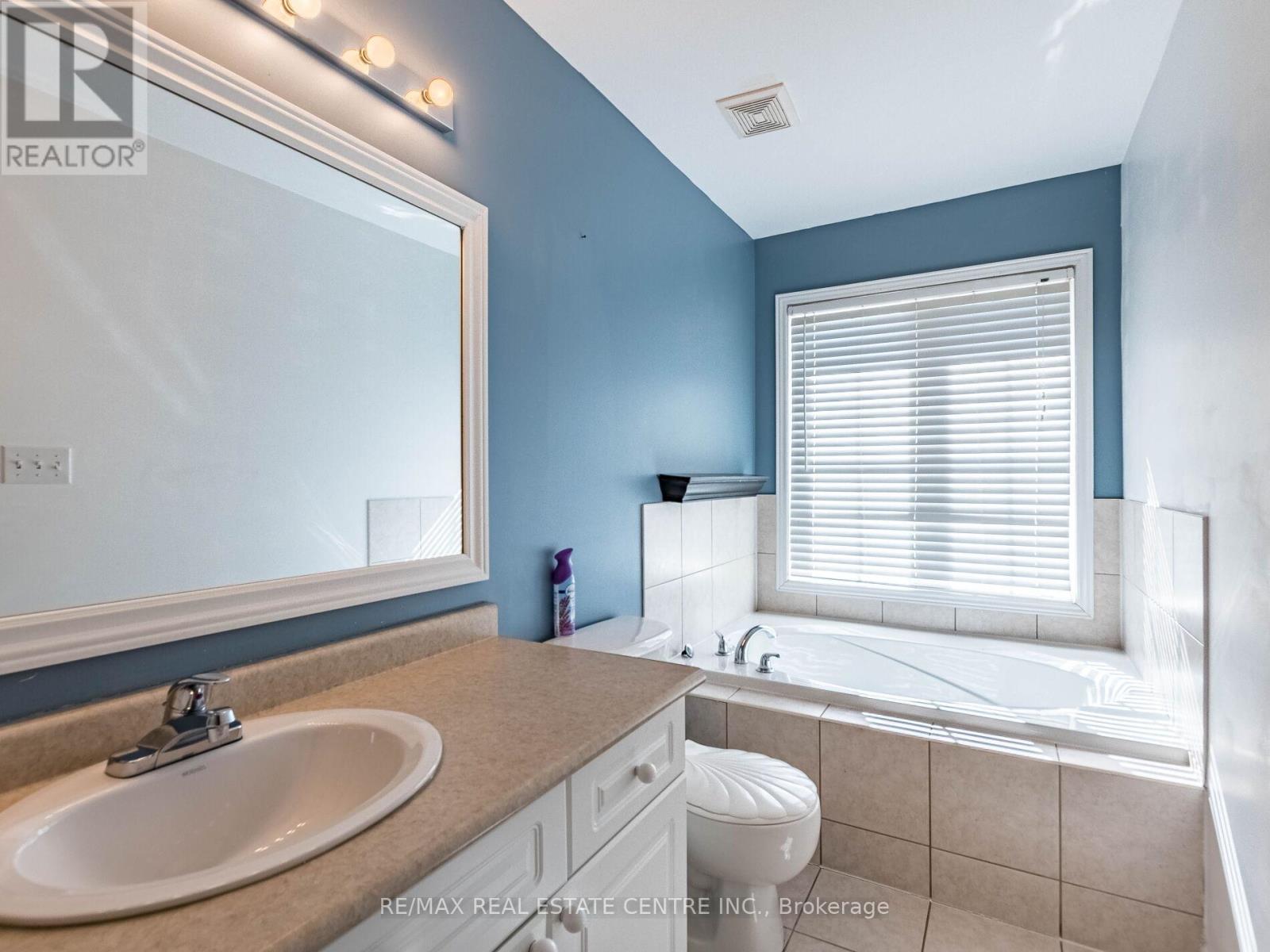3927 Mayla Drive, Mississauga, Ontario  L5M 7Y9 - Photo 29 - W12437516