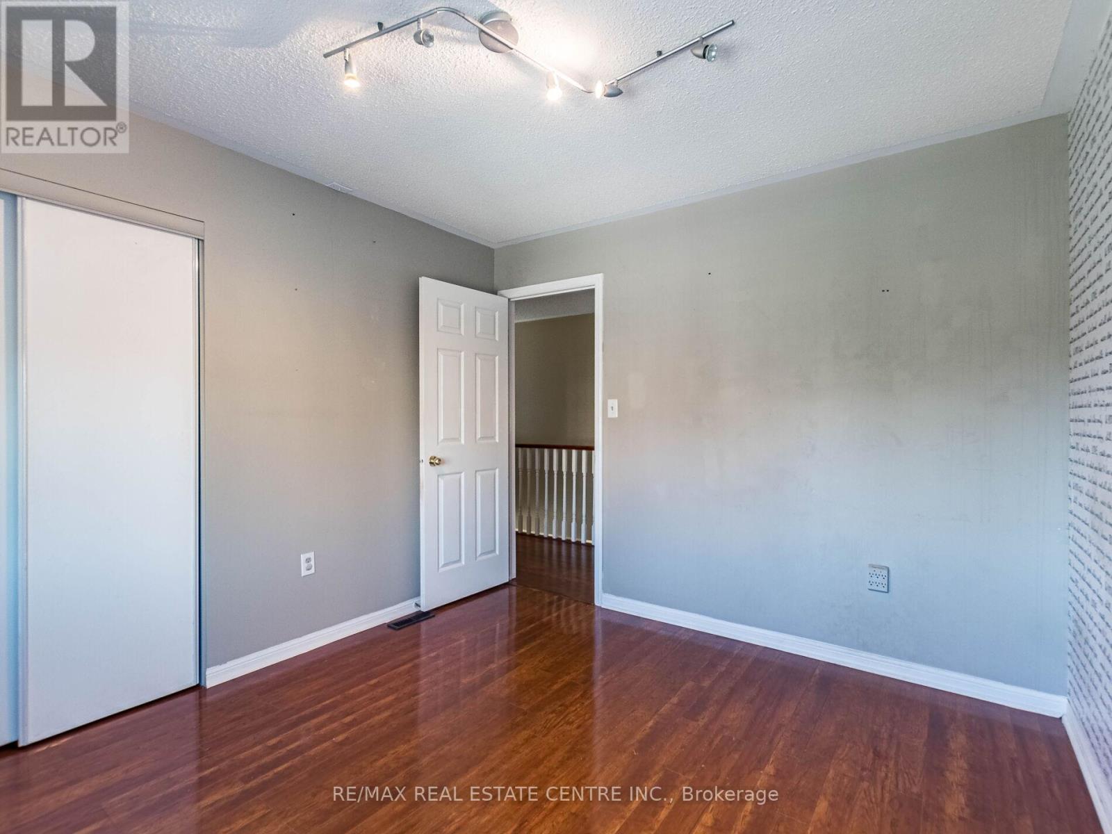 3927 Mayla Drive, Mississauga, Ontario  L5M 7Y9 - Photo 33 - W12437516