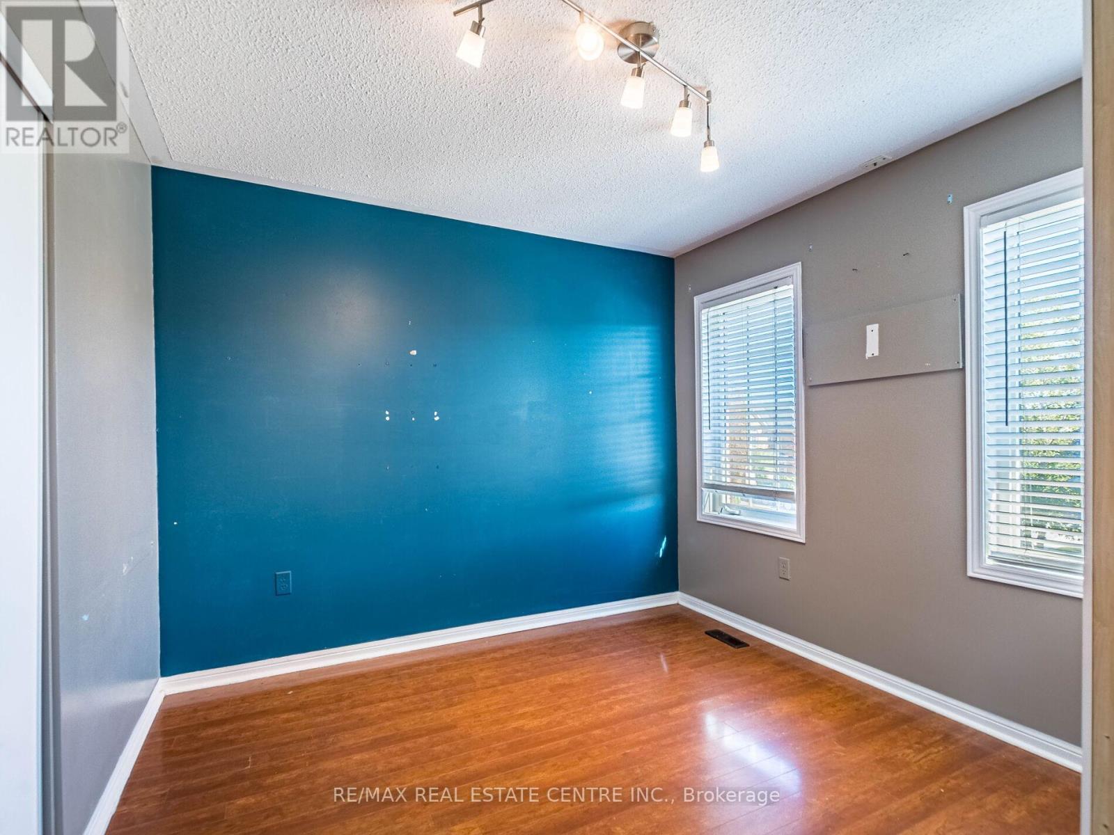 3927 Mayla Drive, Mississauga, Ontario  L5M 7Y9 - Photo 35 - W12437516