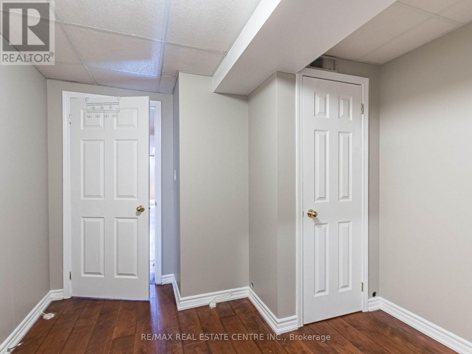 3927 Mayla Drive, Mississauga, Ontario  L5M 7Y9 - Photo 43 - W12437516
