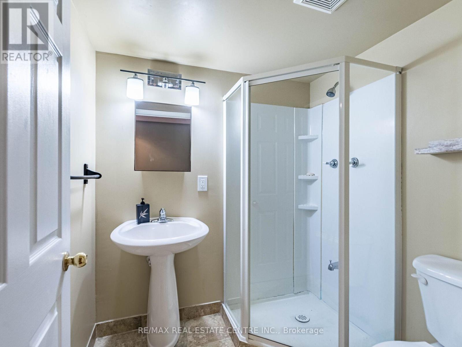 3927 Mayla Drive, Mississauga, Ontario  L5M 7Y9 - Photo 44 - W12437516