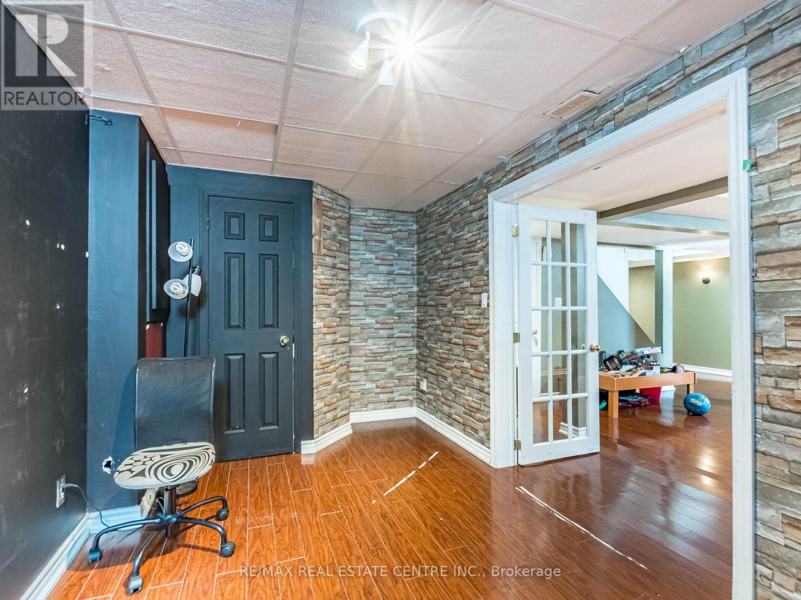 3927 Mayla Drive, Mississauga, Ontario  L5M 7Y9 - Photo 45 - W12437516