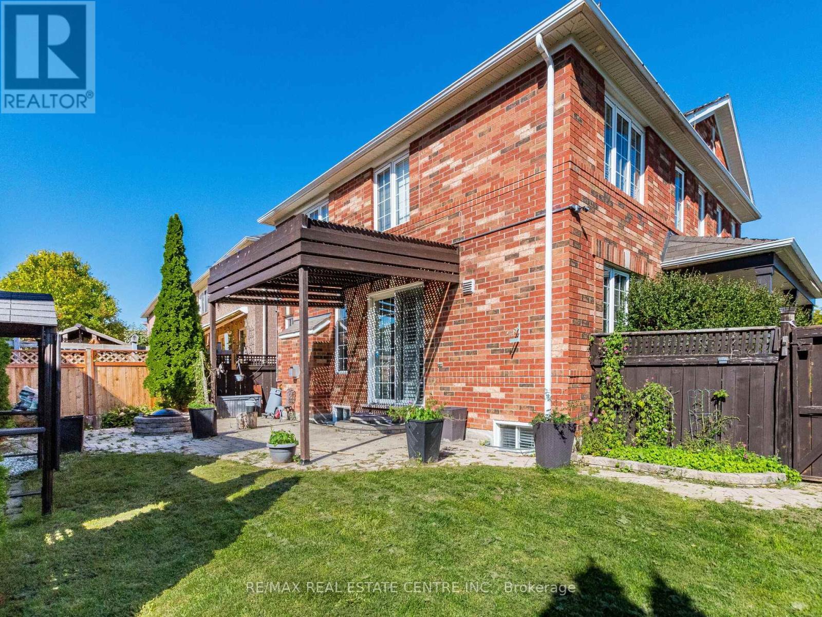 3927 Mayla Drive, Mississauga, Ontario  L5M 7Y9 - Photo 46 - W12437516