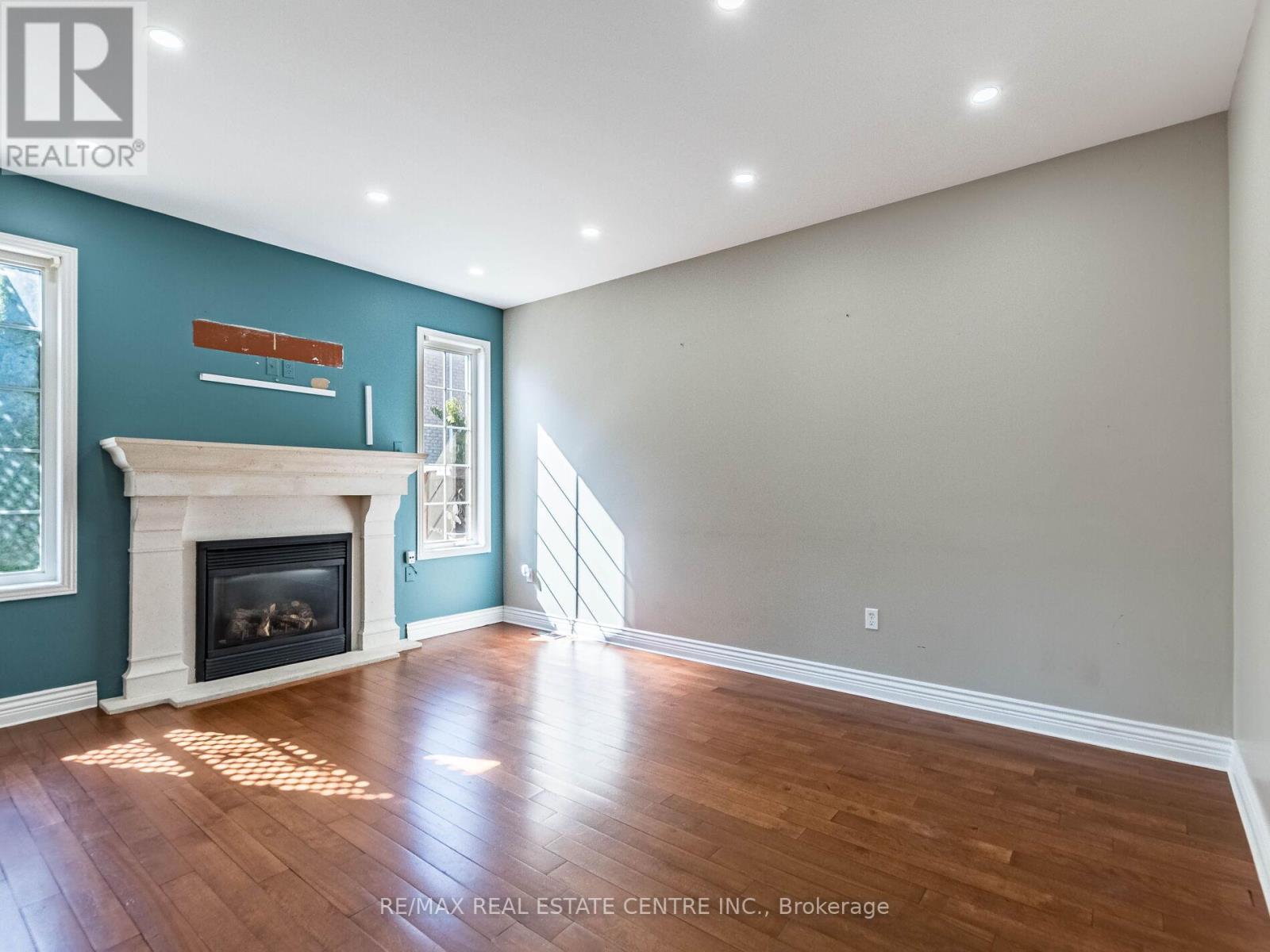 3927 Mayla Drive, Mississauga, Ontario  L5M 7Y9 - Photo 8 - W12437516
