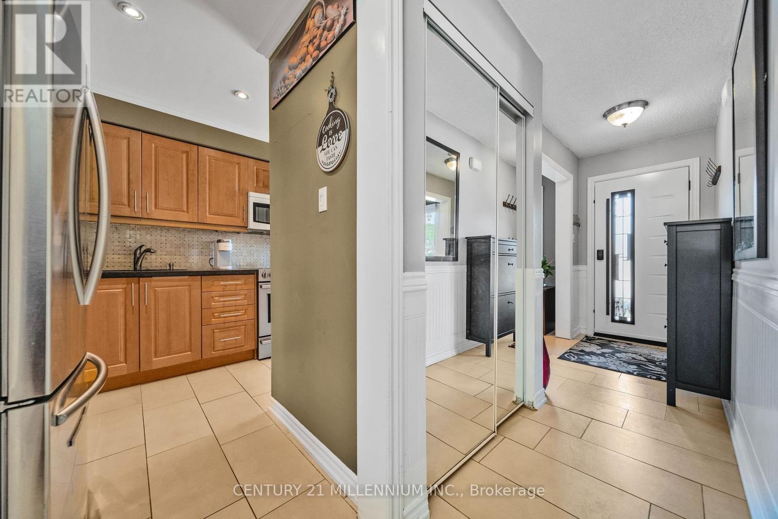 34 Gardenia Way, Caledon, Ontario  L7C 1B2 - Photo 13 - W12437522