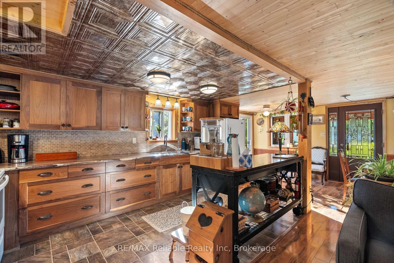 1 Mac Tavesh Street, Bluewater, Ontario  N0M 1G0 - Photo 6 - X12437625