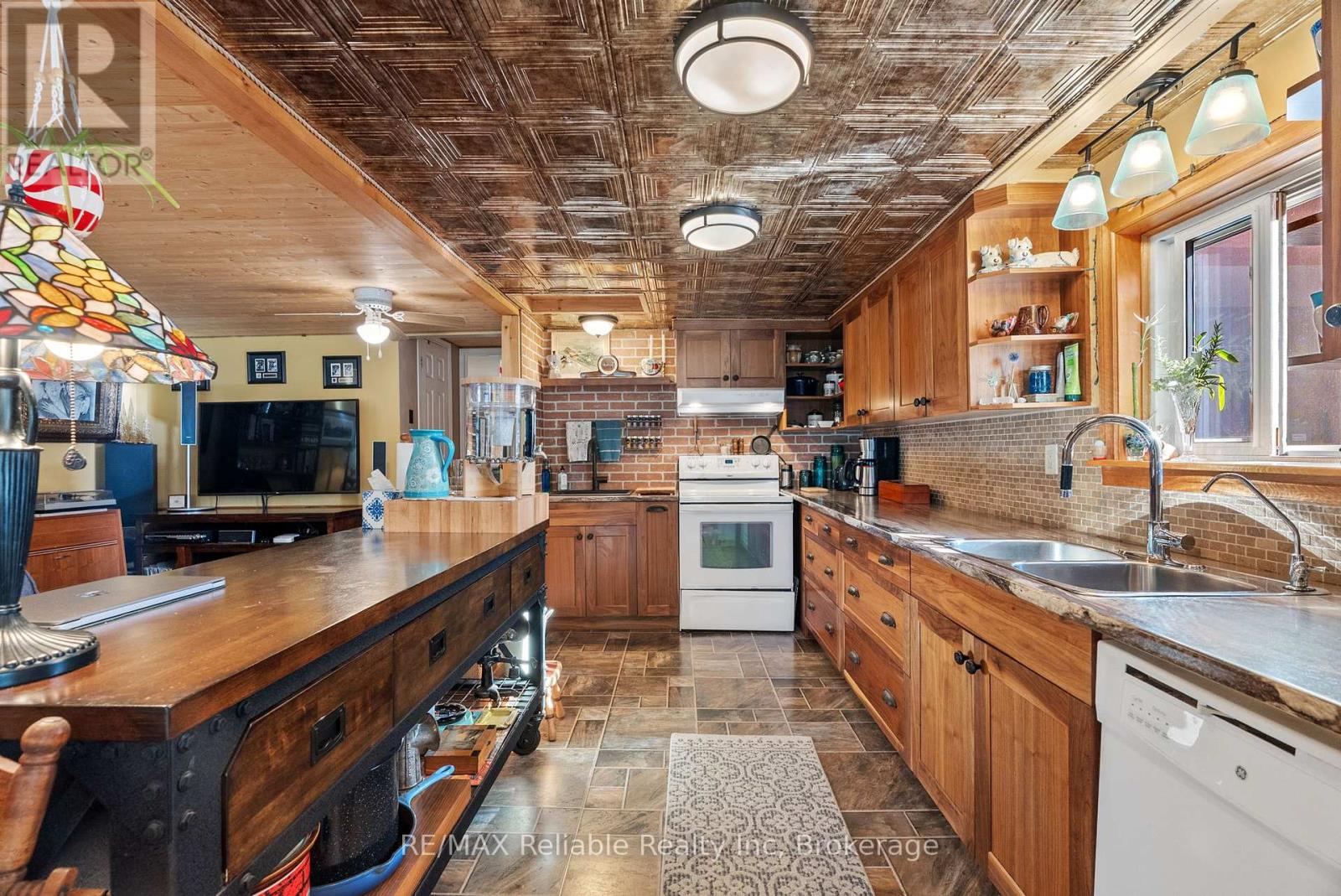 1 Mac Tavesh Street, Bluewater, Ontario  N0M 1G0 - Photo 7 - X12437625