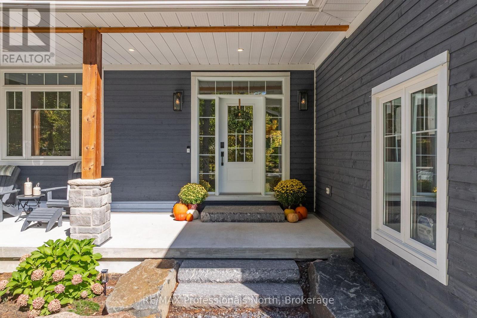1034 Xavier Street, Gravenhurst, Ontario  P0E 1G0 - Photo 4 - X12437694