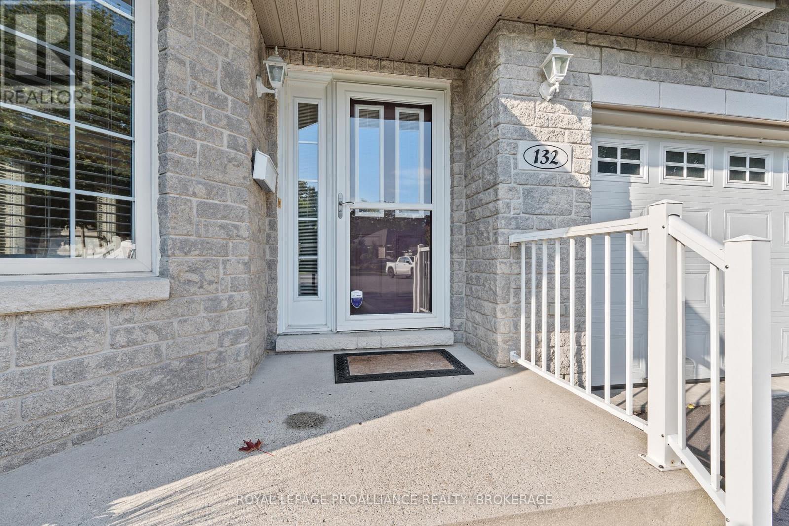 132 Farmstead Court, Kingston, Ontario  K7P 3H6 - Photo 5 - X12437673