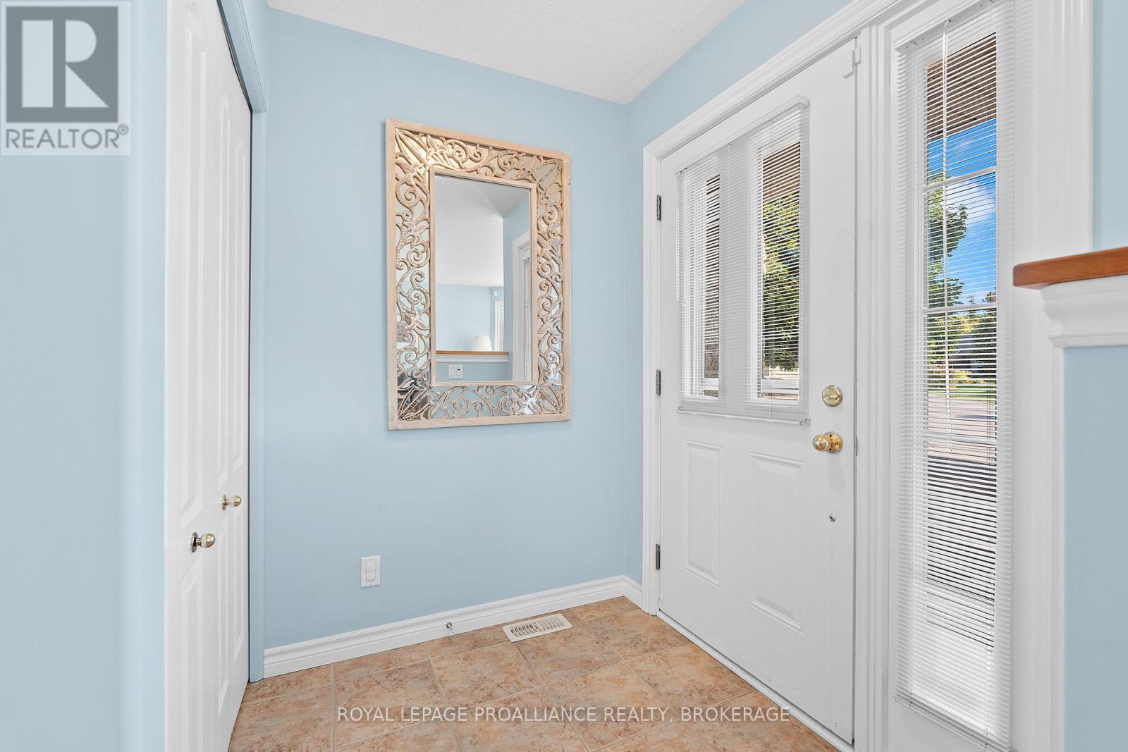 132 Farmstead Court, Kingston, Ontario  K7P 3H6 - Photo 6 - X12437673