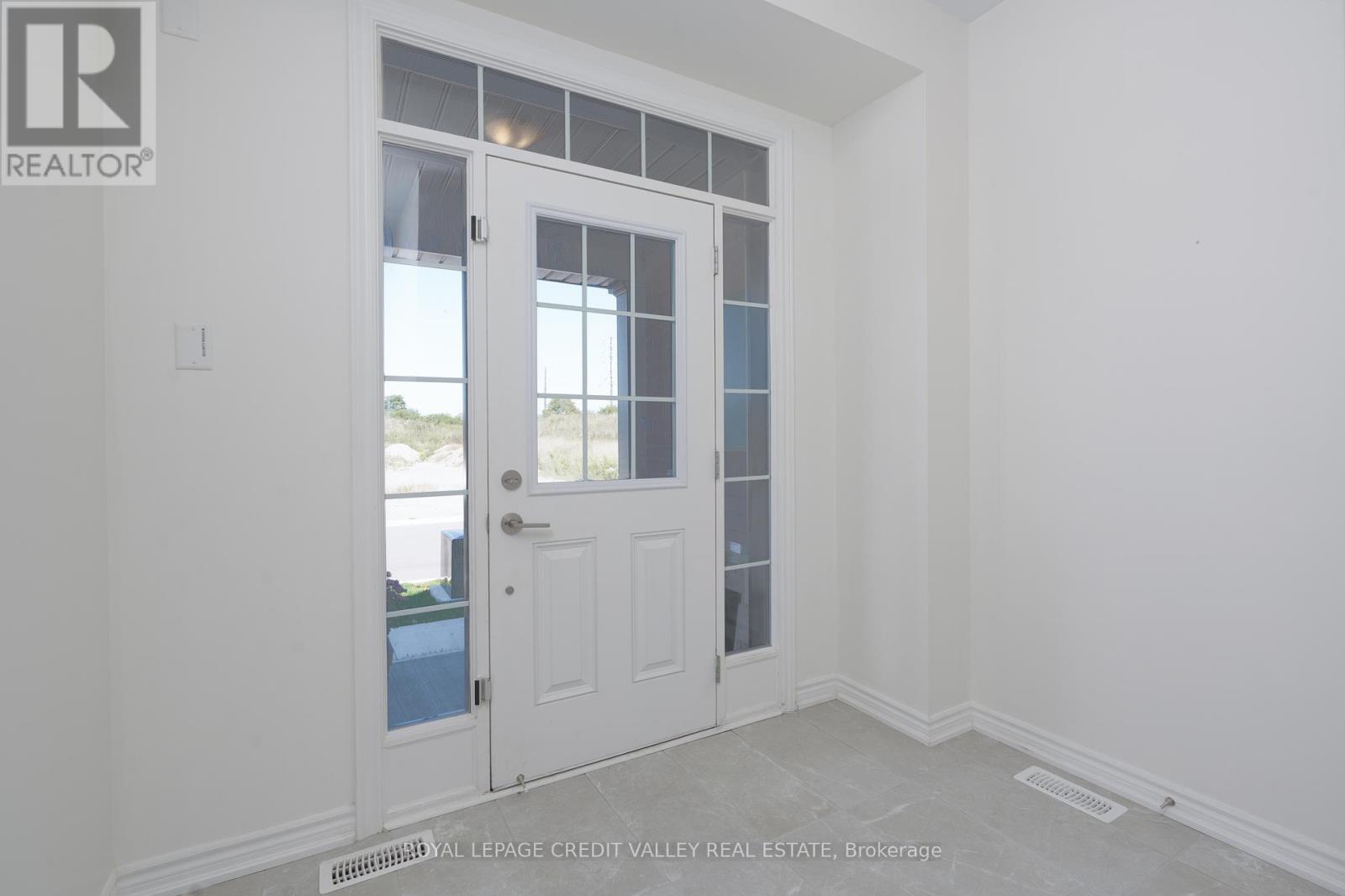 63 Laing Drive, Whitby, Ontario  L1P 0N6 - Photo 4 - E12437581
