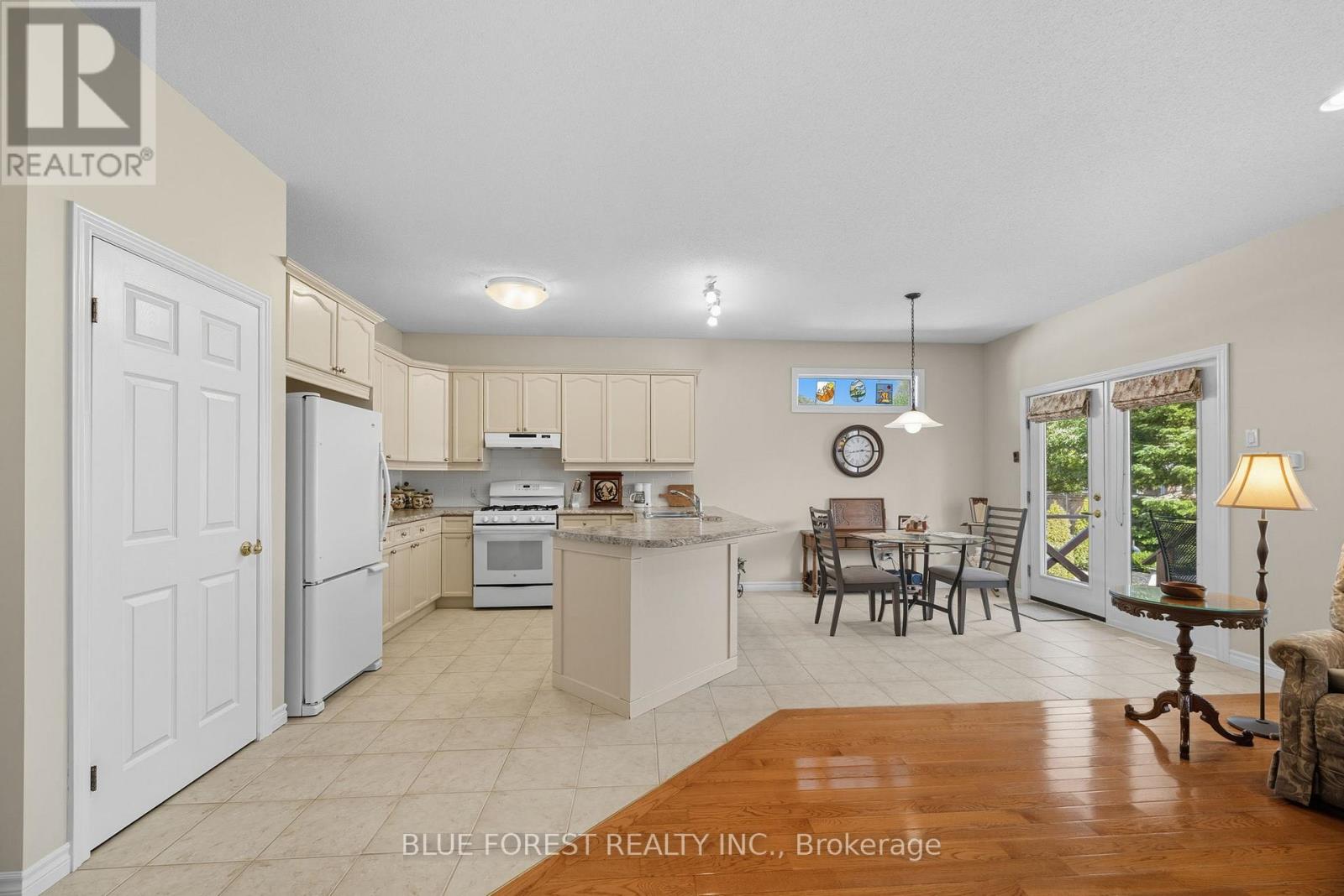 86 Calvert Lane, Middlesex Centre, Ontario  N0M 2A0 - Photo 11 - X12437685
