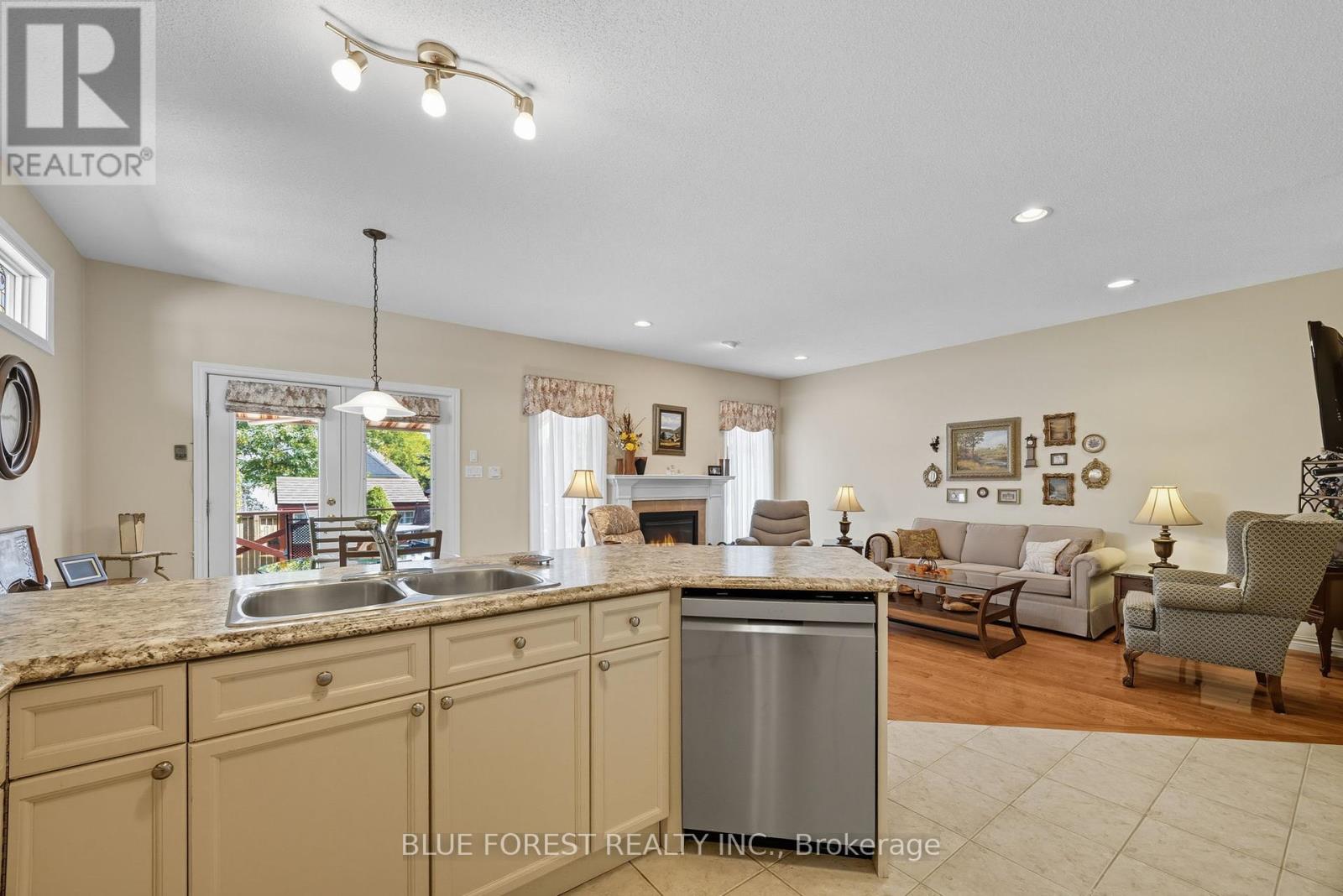 86 Calvert Lane, Middlesex Centre, Ontario  N0M 2A0 - Photo 12 - X12437685