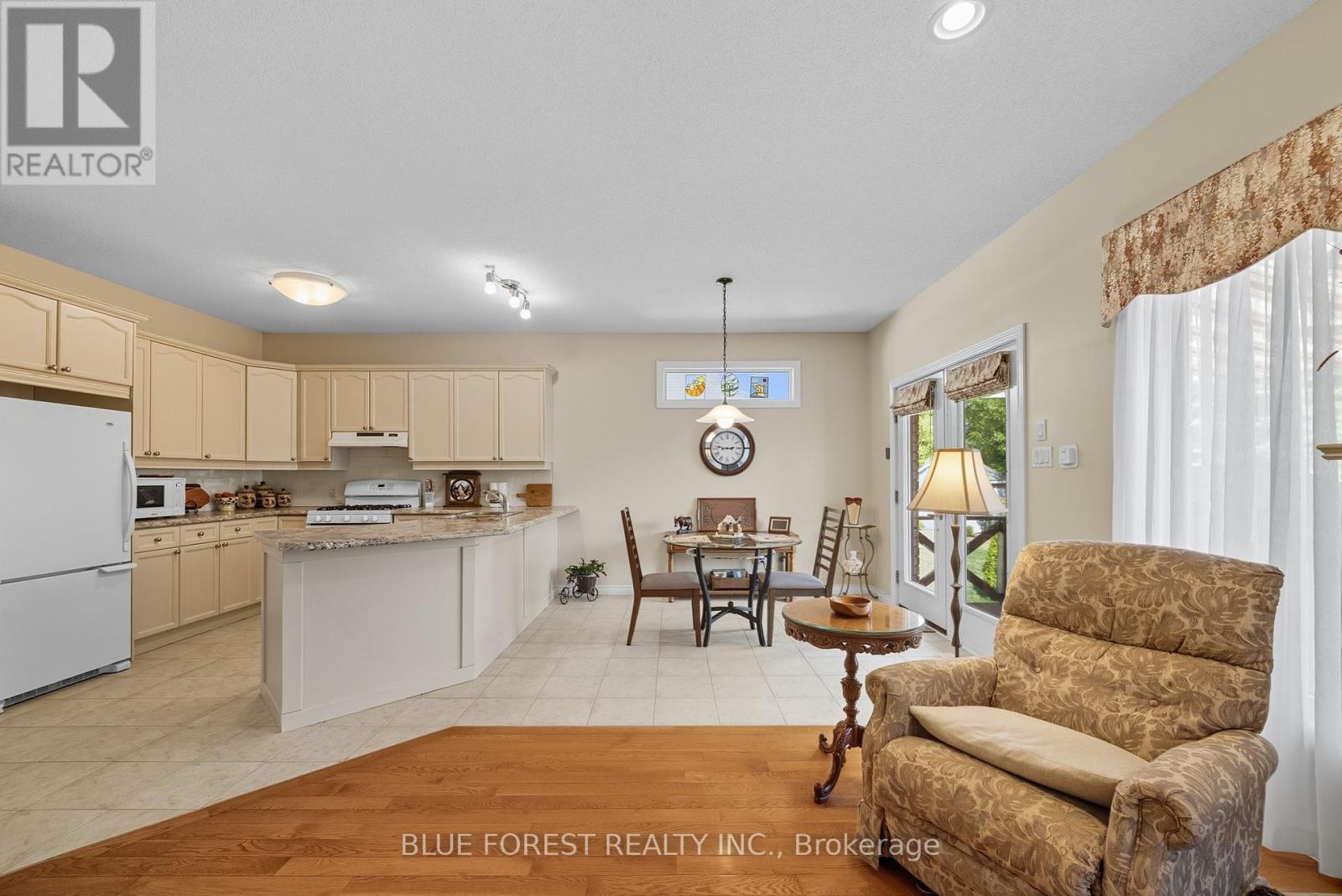 86 Calvert Lane, Middlesex Centre, Ontario  N0M 2A0 - Photo 13 - X12437685