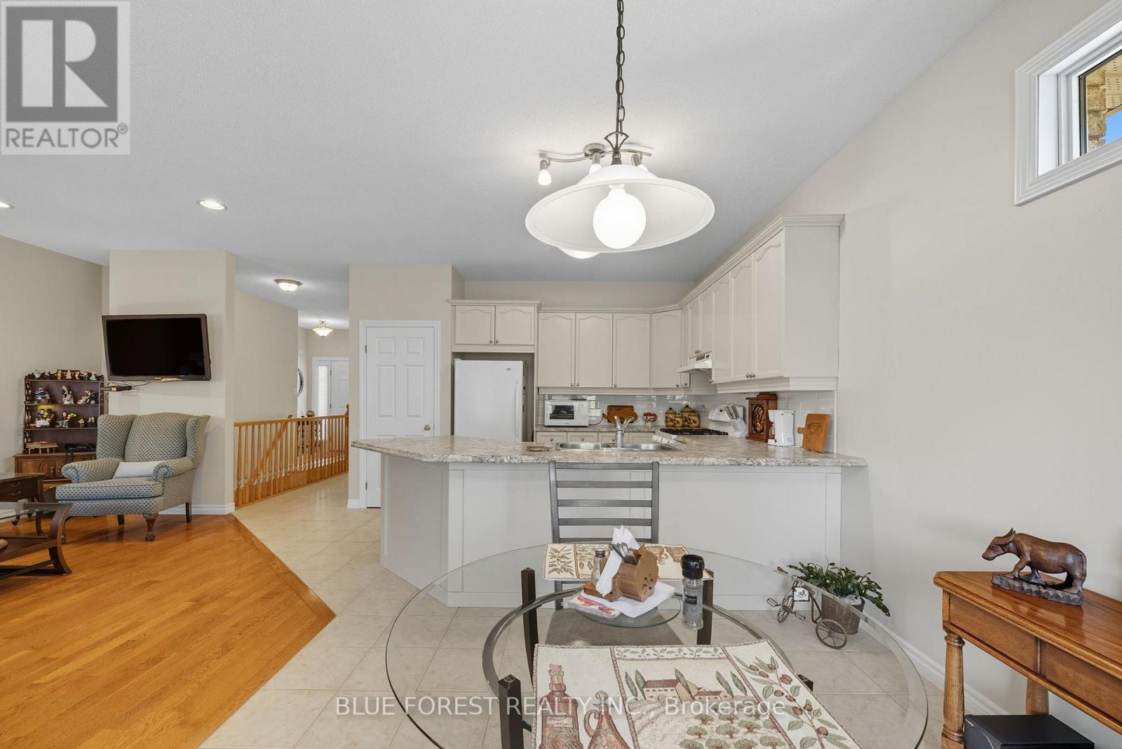 86 Calvert Lane, Middlesex Centre, Ontario  N0M 2A0 - Photo 14 - X12437685