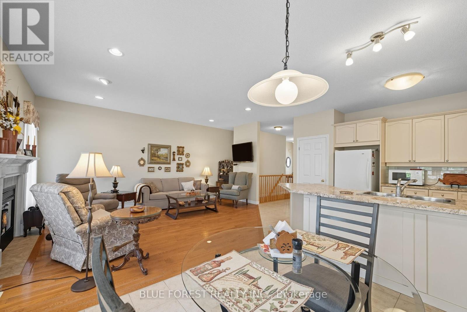 86 Calvert Lane, Middlesex Centre, Ontario  N0M 2A0 - Photo 16 - X12437685