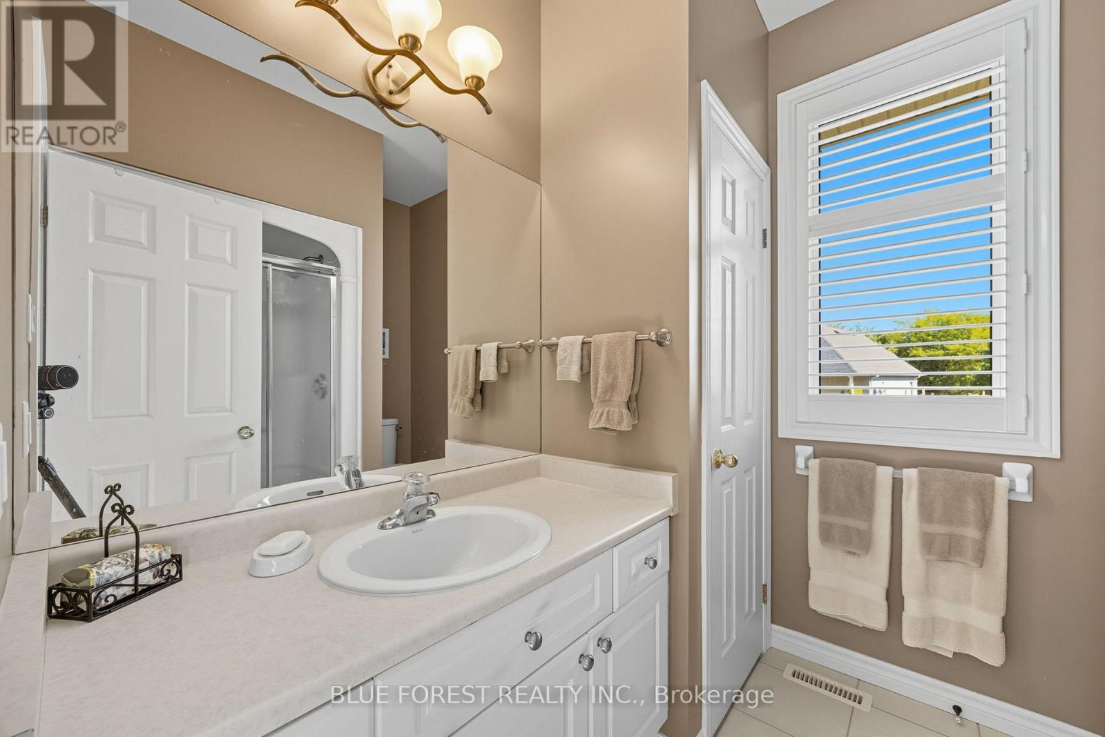 86 Calvert Lane, Middlesex Centre, Ontario  N0M 2A0 - Photo 24 - X12437685
