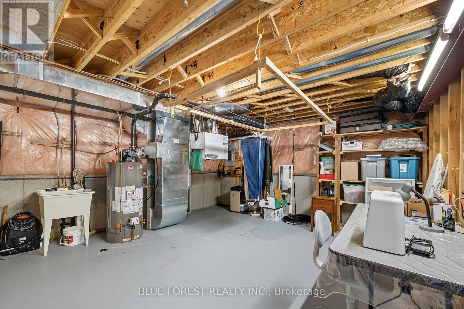 86 Calvert Lane, Middlesex Centre, Ontario  N0M 2A0 - Photo 34 - X12437685