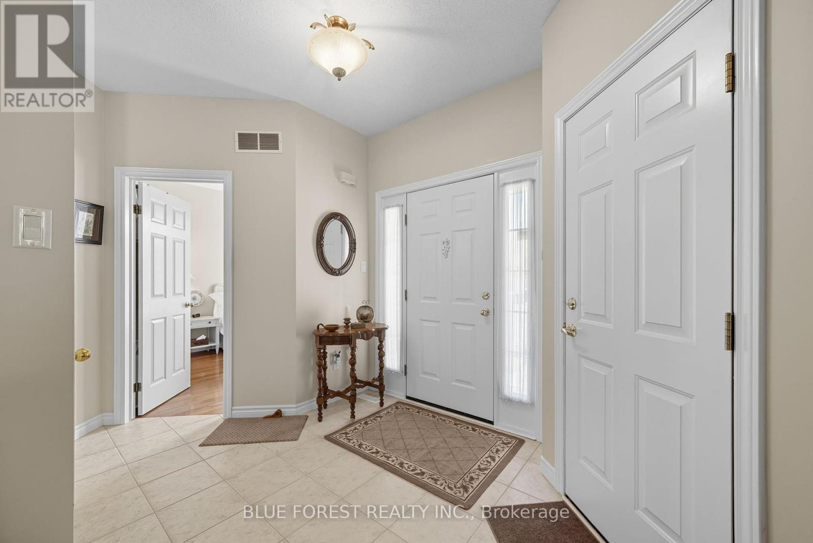 86 Calvert Lane, Middlesex Centre, Ontario  N0M 2A0 - Photo 5 - X12437685