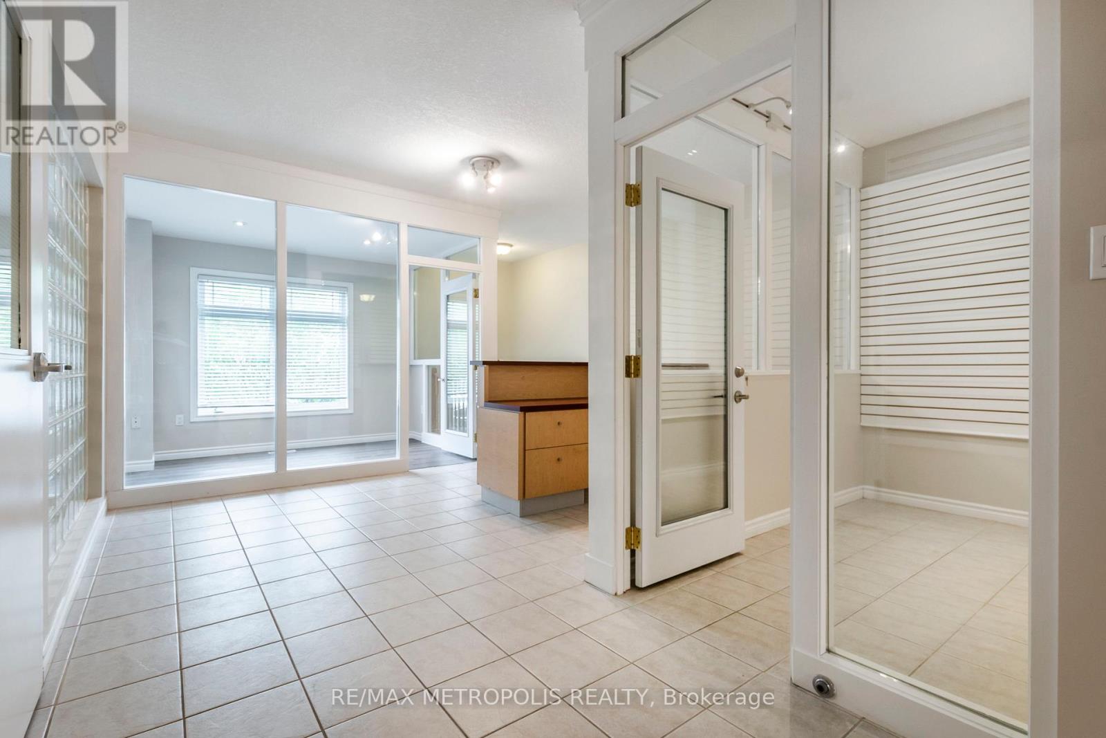 C15 - 619 Wild Ginger Avenue, Waterloo, Ontario  N2V 2X1 - Photo 4 - X12437434