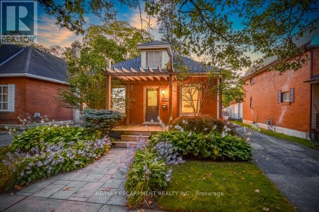 158 Eagle Avenue, Brantford, Ontario  N3S 1Z5 - Photo 2 - X12437445